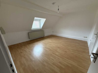 Schöne und vollständig renovierte 2,5-Raum-DG-Wohnung in Hamm