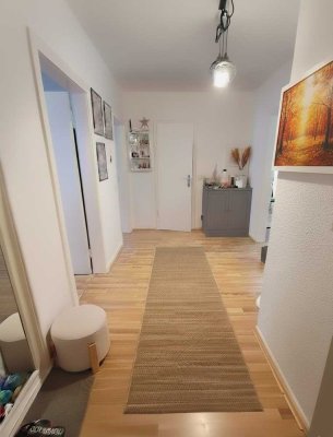 Sehr gute, zentrale Lage. Helle 2,5-Raum-Wohnung mit Balkon, 2.OG. Gute Zustand