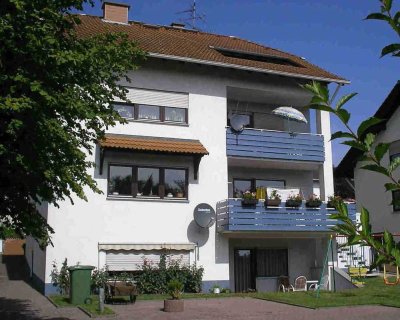 Helle, großzügig geschnittene 3,5-Zimmer Wohnung mit Balkon in Maintal-Hochstadt