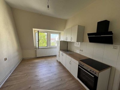 Schöne renovierte Wohnung - ruhig & zentral gelegen: 2-ZKB mit Einbauküche