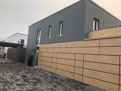 Modernes, sehr großzügiges und schönes 1 Zimmer-Apartment mit Balkon in guter Lage zum JuWi-Campu...