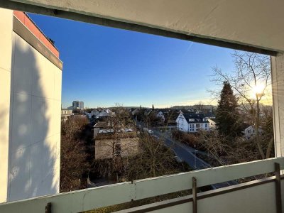Modernisierte Wohnung mit vier Zimmern und Balkon in Leinfelden-Echterdingen
