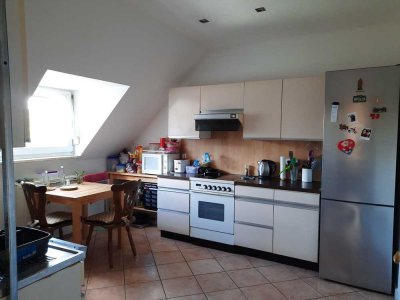Schöne 2 Zimmer vollmobilierte Dachgeschosswohnung in Frankfurt am Main!