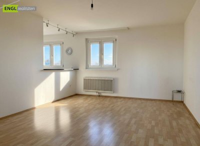 Sofortbezug möglich /sehr gepfegte 2 Zimmerwohnung mit Loggia und KFZ-Abstellplatz in zentraler Lage,