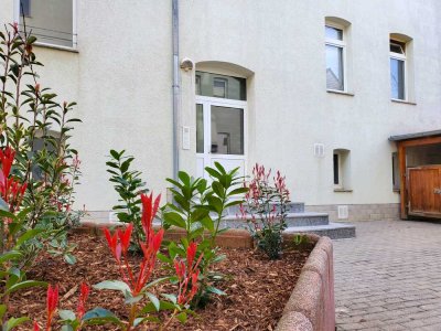 Bei Einzug mit neuen Türen! Großzügige 2-Raumwohnung mit Tageslichtbad