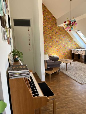 Wunderschöne, helle 5-Zimmer-Dachgeschosswohnung mit Balkon, Garagenstellplatz und EBK in Ehrenfeld