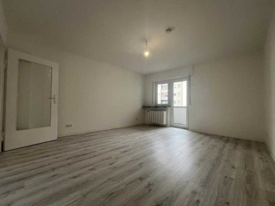 KOMPLETT-FRISCH SANIERTE 2-ZKB MIT 2 BALKONEN | ZENTRAL | SOFORT BEZUGSBEREIT