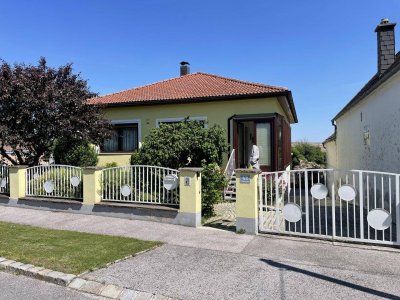 TOP-GEPFLEGTES EINFAMILIEN-HAUS MIT BEZAUBERNDEM ZIERGARTEN - GARAGE/WERKSTATT - ROHDACHBODEN - SAUNA!
