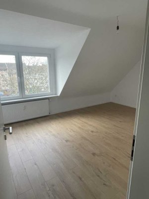 Erstbezug nach Sanierung: attraktive 4-Zimmer-Wohnung mit Einbauküche in Krefeld Innenstadt