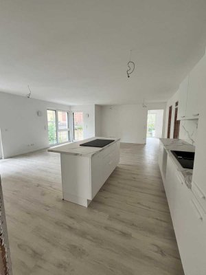 NEUBAU: Stilvolle luxus 3-Zimmer-Wohnung mit privater Garage