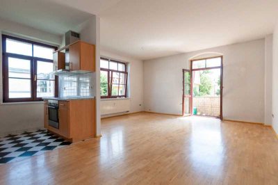 Striesen - bezugsfertige 2-Zimmer-Wohnung mit Ostbalkon in ruhigem Hinterhaus