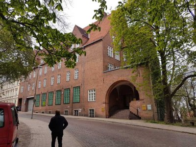 Helle Altbauwohnung in zentraler Lage – perfekt für WG