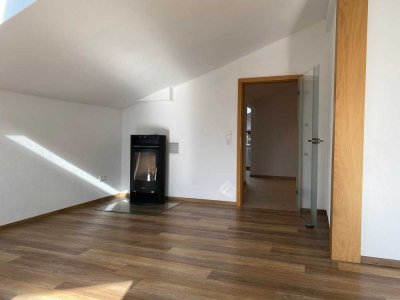 Moderne 2-Zimmer Dachgeschoss Wohnung in Schaftlach