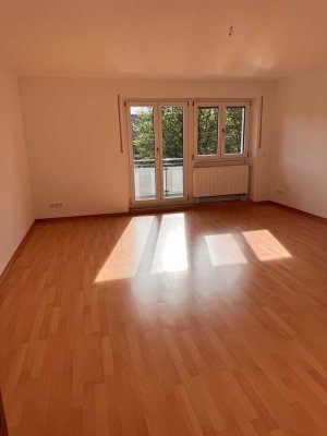 Exklusive, geräumige und gepflegte 2-Zimmer-Wohnung mit Balkon in Poing