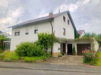 VON PRIVAT: Einfamilienhaus mit ELW in Toplage Baunatal Großenritte