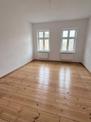 toll geschnittene 3-Raum Altbauwohnung mit Einbauküche und Balkon in zentraler Altstadtlage