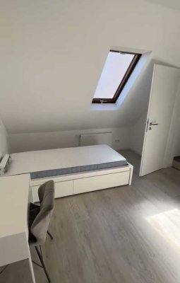Möbliertes-Zimmer mit eigenem Bad in einer 4er-WG ab 1. Juli 2025 zu vermieten