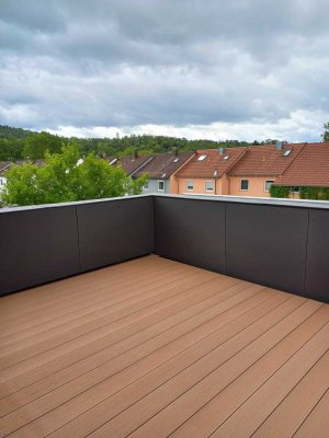 Neu renovierte Dachgeschosswohnung mit Südbalkon