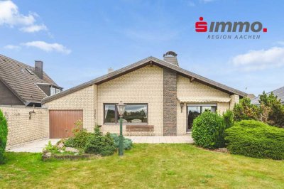 Freistehender Bungalow mit Garage und traumhaftem Fernblick