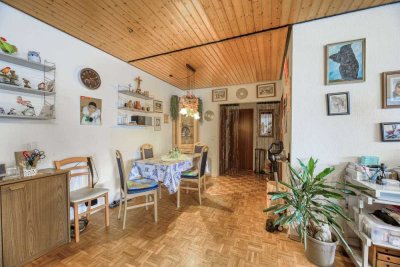 *Ideale Kapitalanlage* Gepflegte 2ZKB Dachgeschosswohnung in ruhige Lage!