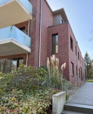 Geschmackvolle, helle 4-Zimmer-Wohnung mit Blick ins Düsternbrooker Gehölz