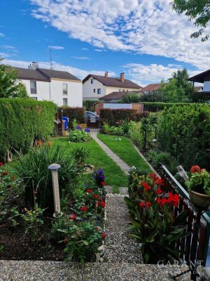 Reihenmittelhaus mit Appartment im Dachgeschoss und schönem Garten