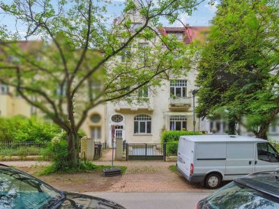 Großzügige Altbauwohnung mit 4-Zimmern und Blick über den Lübecker Stadtpark