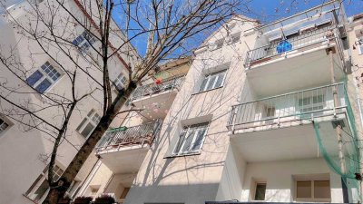 Moderne trifft 1920er: 4-Zi-Wohnung mit hohen Decken, Balkon, Fernwärme, äußerst zentral (WE03)