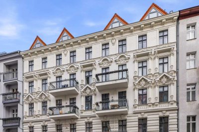 **Dachgeschoss-Traum: Split-Level, Terrasse & Klimaanlage**