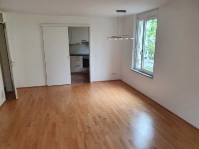 Gepflegte 2-Zimmer-Wohnung mit Balkon und EBK in Milbertshofen, München