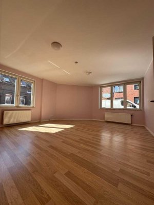 Attraktive Altbauwohnung mit Küche