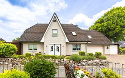 Großzügiges Kapitänshaus mit Doppelgarage und Carport in ruhiger Lage