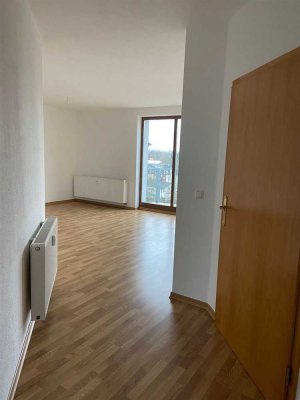vermietet: 3-Zimmer im DG mit Laminat, Balkon, Bad mit Wanne und Dusche!
