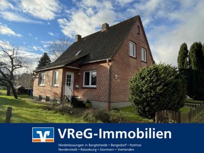 Zweifamilienhaus mit großem Grundstück in Ashausen – Sanierungsobjekt mit viel Potenzial