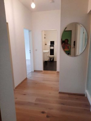 Modernisierte 2-Zimmer-Wohnung mit EBK, Balkon und TG-Stellplatz in beliebter Lage Hammerhalde