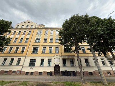 Investieren Sie in Leipzig – Denkmalgeschützte vermietete 4-Zimmer-Wohnung mit Perspektive