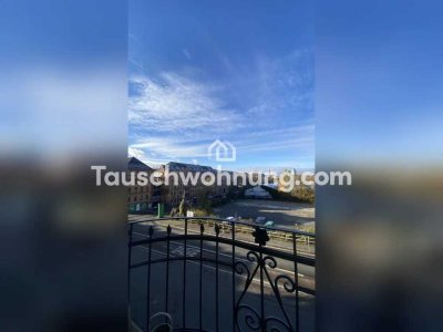 Tauschwohnung: Helle und großzügige Wohnung am Park