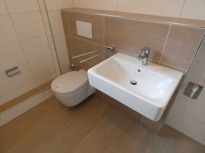 *** Modernisierte 2-Zi-Wohnung mit Loggia und geräumiger Wohnküche ***