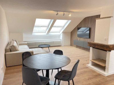 Helles kernsaniertes Studio möbliert mit Klimaanlage und Einbauküche