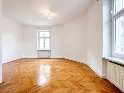 +++ ALTBAUJUWEL +++ Renovierte 1,5-Zimmer-Wohnung mit Extraküche Nähe Mur