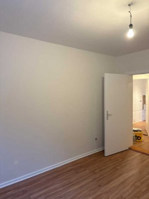 Modernisierte 2-Zimmer Wohnung in zentraler Lage mit Balkon*Anfragen nur per Mail*