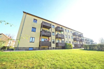 Erstbezug nach Renovierung * 3-RW mit Balkon * 1.OG * PKW-SP * neuer Fußboden *Bad mit Fenster * TOP