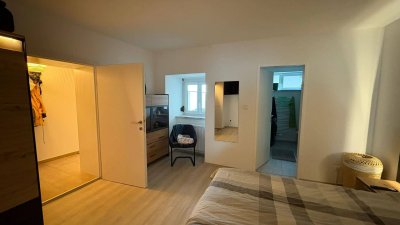 Wohnung in zentraler und ruhiger Lage - 870€ Gesamtmiete (inkl. Wasser, Heizung, Betriebskosten, Stellplatz und privaten Innenhof)