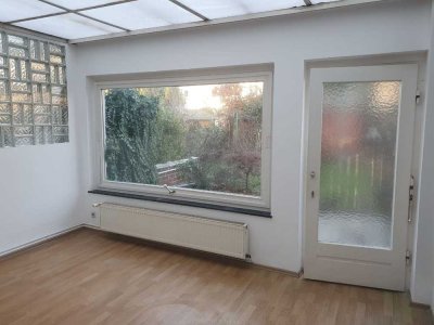 Reihenhaus mit 3,5 Zimmern und Garten in Frankfurt-Praunheim