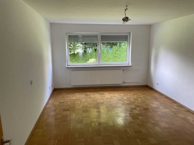 Ruhig gelegene, moderne 3,5-Zimmer-Erdgeschosswohnung mit Balkon in Isny