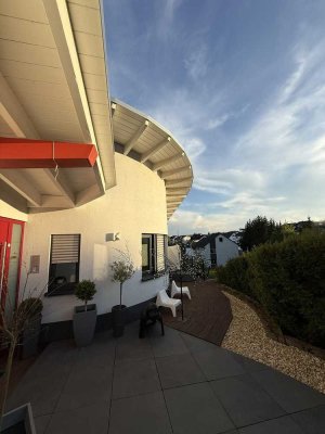 Luxuriöse Architektenvilla mit einmaligem Design - Niedrigenergie / Garage / Garten
