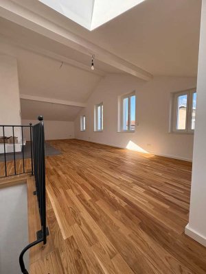 Erstbezug nach Sanierung: Einzigartiges Townhouse im Herzen Bockenheims