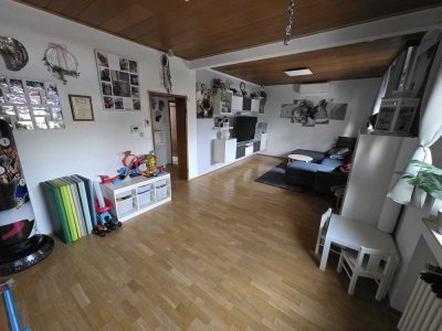 Voll möblierte Maisonette-Wohnung mit Garten, Terrasse & Garage – in Friemersheim