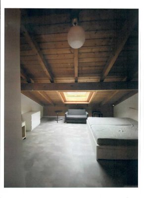Exklusive, großzügige Dachgeschosswohnung mit Balkon und EBK in Holzkirchen