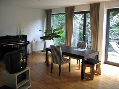 Ansprechende und gepflegte 5-Raum-Doppelhaushälfte mit EBK in Kelkheim Kelkheim (Taunus)